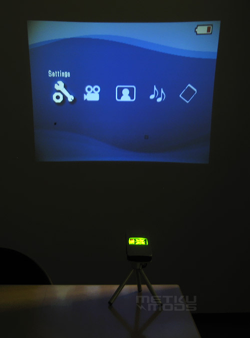 Aiptek PocketCinema V10 mini projector