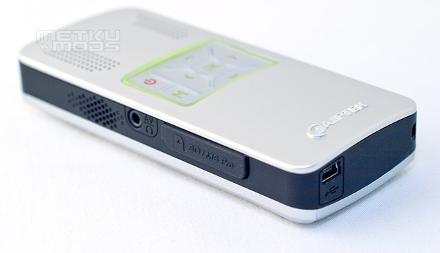 Aiptek PocketCinema V10 mini projector