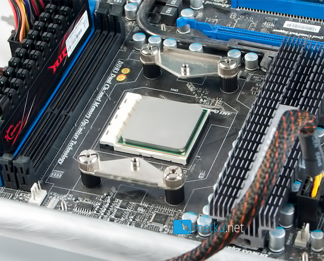 Ilmajäähyt vastakkain - Arctic Cooling vs. Thermaltake