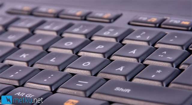 Logitech K800 - langaton ja valaistu näppäimistö - Erittäin tyylikäs langaton näppäimistö