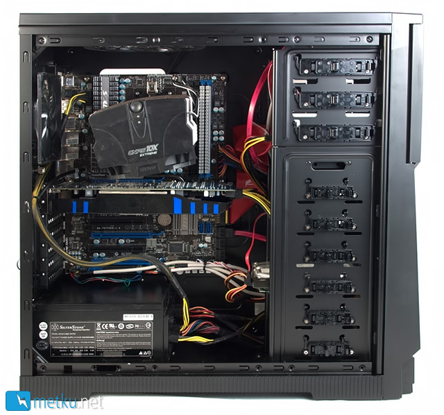 Thermaltake Armor A90 - Pelikoppa ripauksella silmänruokaa
