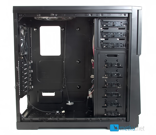 Thermaltake Armor A90 - Pelikoppa ripauksella silmänruokaa