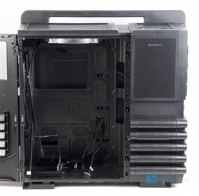 Thermaltake Level 10 GT - Breaking the mold in case design