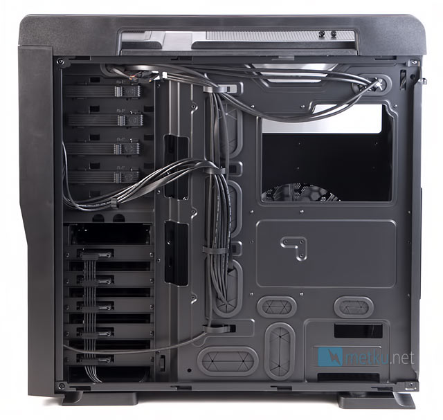 Thermaltake Level 10 GT - Breaking the mold in case design